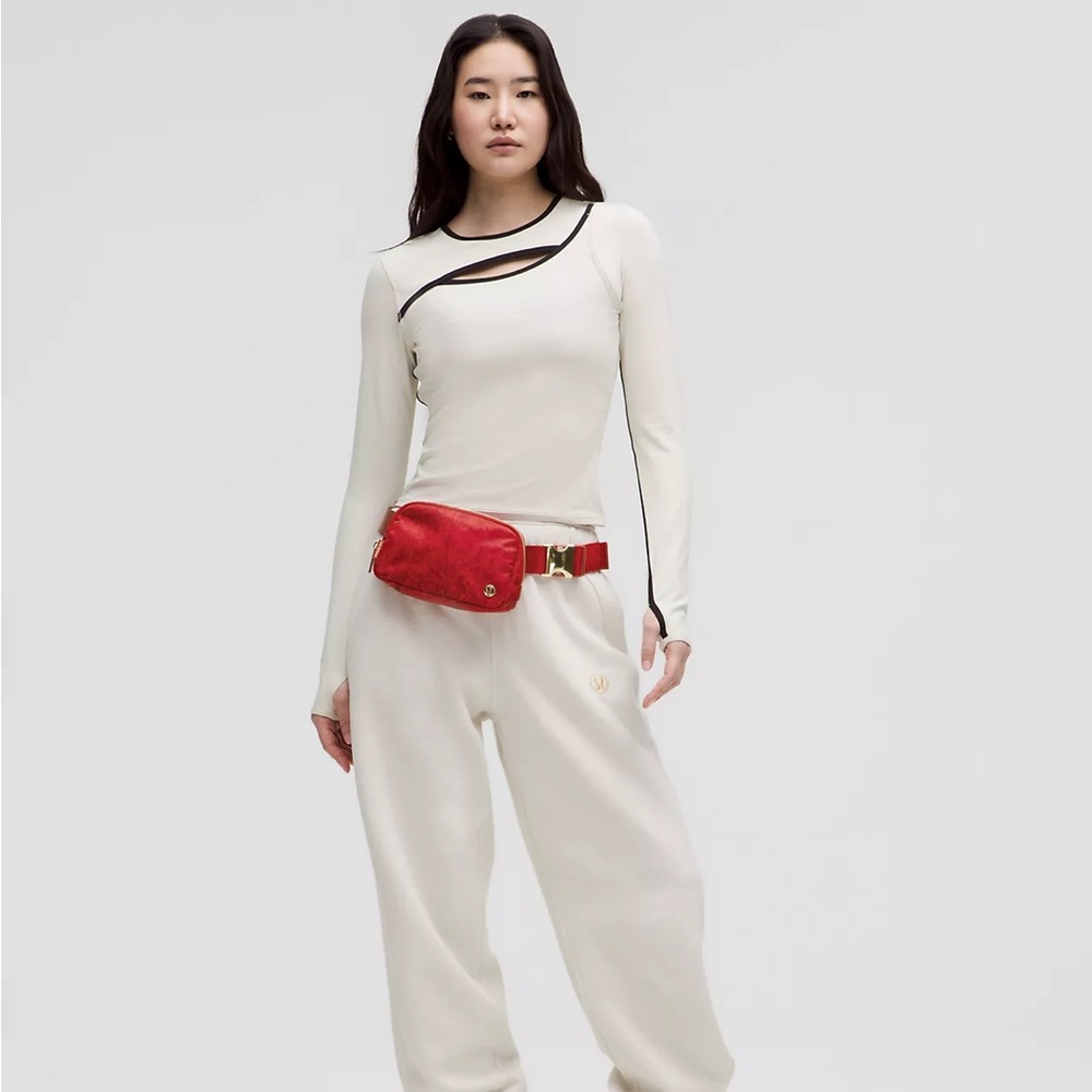 NWT Lululemon Lunar New Year Everywhere Belt Bag 1L, Year of the Snake Red - Picture 5 of 11